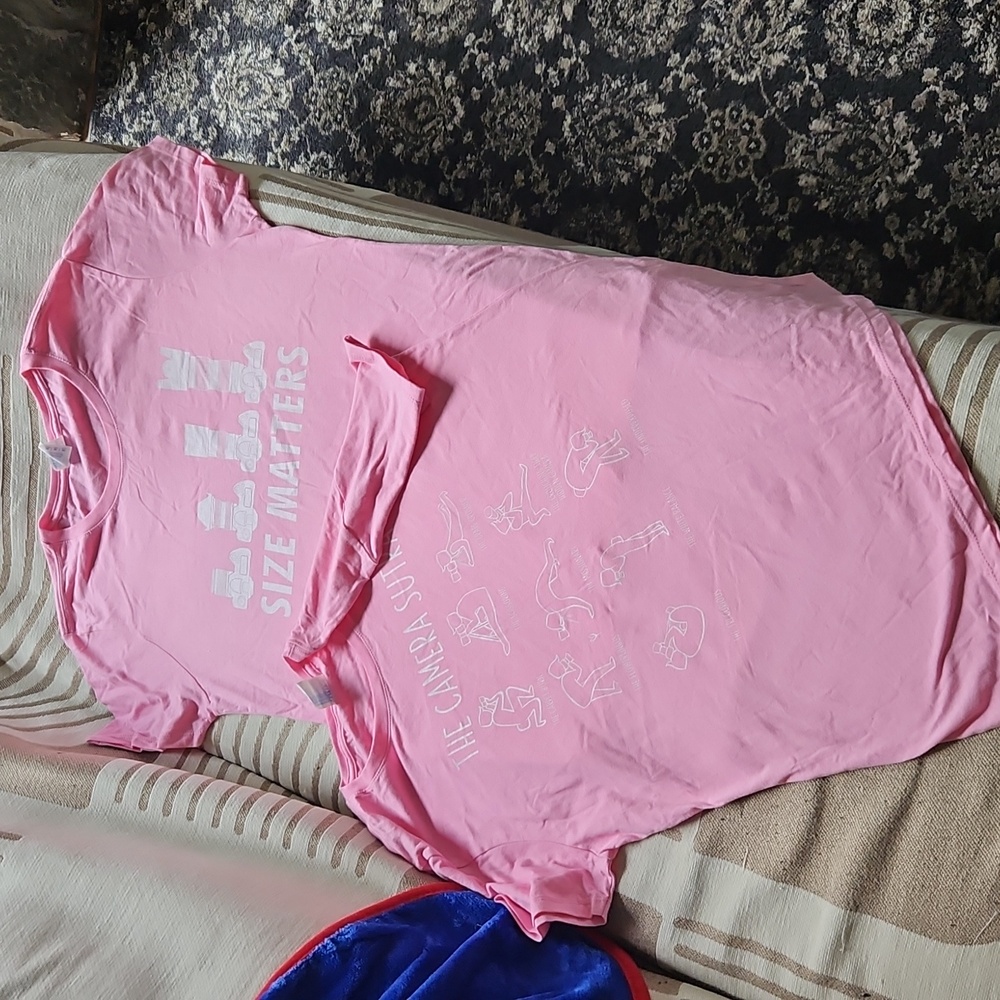 2 PHOTOGRAPHER'S  Pink Graphic T-Shirts, SZ M